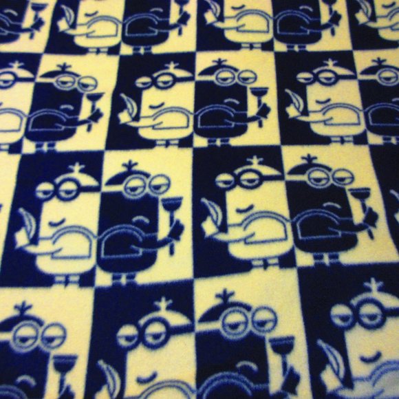 Despicable Me Minions 93" x 58" Fleece Blanket - Picture 2 of 3
